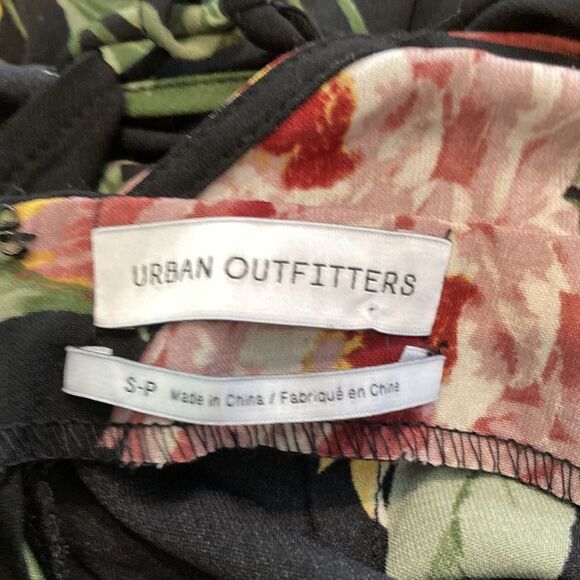 UO Floral Strappy Halter Jumpsuit - Picture 7 of 10